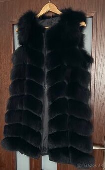 Čierna vesta z originalnej liščej kožušiny