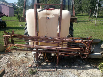 Predám nesený postrekovač 400L záber 10m