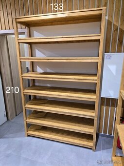 NOVÁ CENA - Drevené regále - obchod - 1