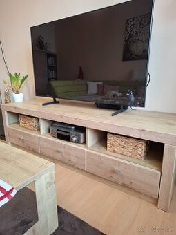 Komoda pod TV