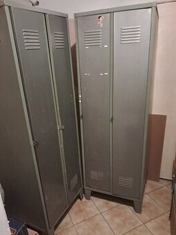 Plechové šatňové skrine