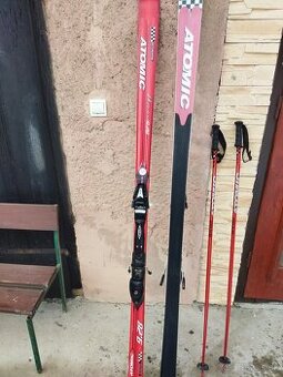 Predám lyžiarsky set lyže a lyžiarky