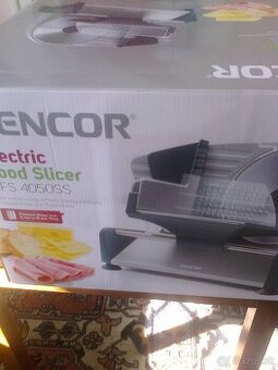 Krájač , parný hrniec.