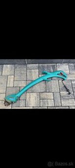 Predavam maly elektricky krovinorezznacky Bosch