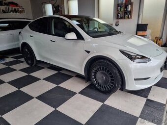 Tesla Model Y Long Range dual motor ,ťažné,sezónne prezutie