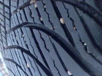 Predám zimné Pneu 215/65r16 5/6mm
