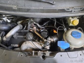 Motor 2,5tdi 128kw aj DSG prevodovka plne funkcny.