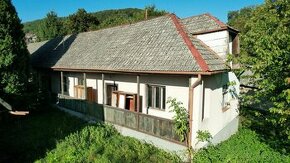 Na predaj starší rodinný dom s veľkým pozemkom v obci Trenči - 1