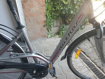 Zánovny dámsky bicykel