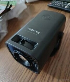 Projektor Full HD rozlíšenie