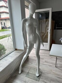 Figurína