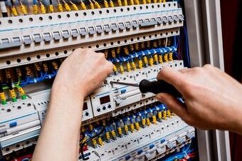 ⭐⭐⭐ RAKÚSKO - ELEKTRIKÁRI (na výrobu rozvádzačov)