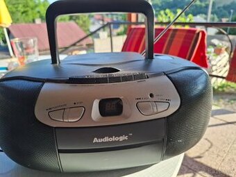 Radiomagnetofon s CD