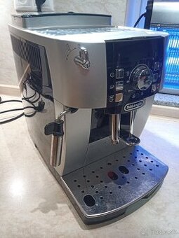 kávovar De'Longhi Magnifica S