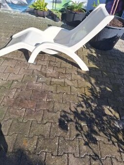 Predam laminatove lezadla.