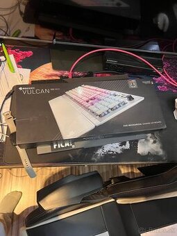 Roccat Vulcan 122 AIMO mechanická RGB klávesnica