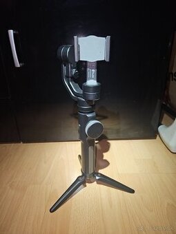 Zhiyun Smooth 4 – Špičkový stabilizátor pre profi video mobi
