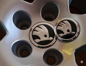 Stredové Krytky (Pukličky) Kolies ŠKODA