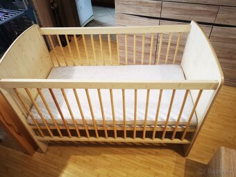 Detská postieľka s matracom, gum. poťah, perinka a vankúš...