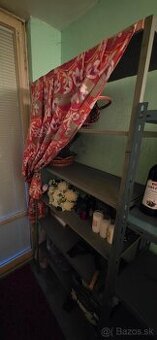 Darujem kovový regál