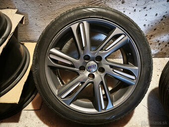 Volvo V40 CC - orig. 18" alu disky