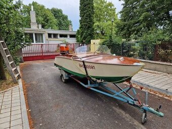 Motorový čln Spatz