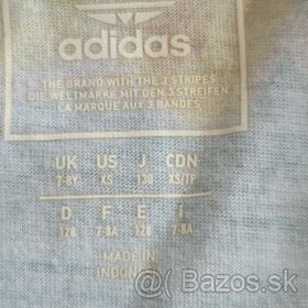 šaty značky Adidas