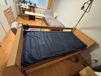 Nemocnična polohovateľná postel