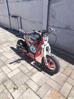 Oset 12.5 Racing elektricka