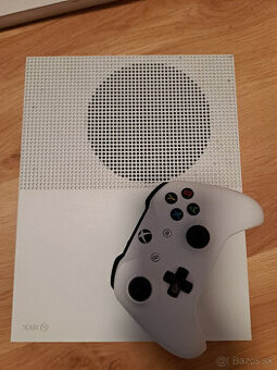 Xbox One S 1 TB + 2 hry
