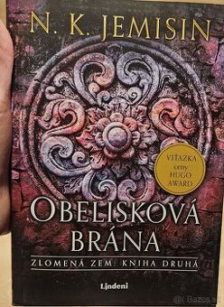 Kniha Obelisková brána