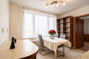 3 izb, Staré mesto, Karpatská,  72 m2, Rekonštrukcia, lodžia