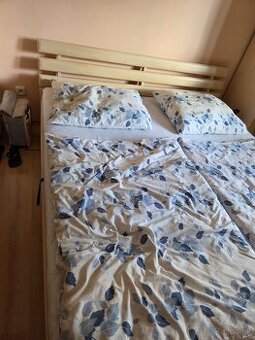 Samostatna a manzelska postel