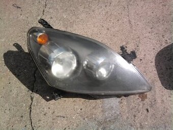 Opel zafira predne svetla a maska