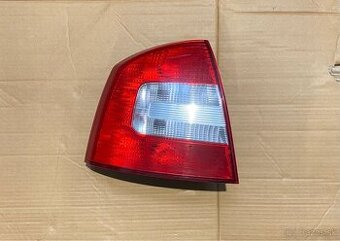 Zadne svetlo škoda octavia 2