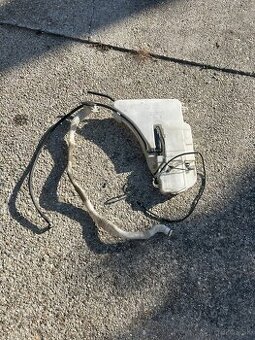 Nádoba na ostrekovace BMW f10