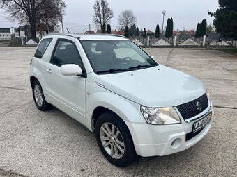 Suzuki Grand Vitara 1.6 benzin 4x4 black and white - 1