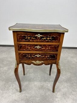 Starožitný bohato intarzovaný stolík v rokokovom štýle