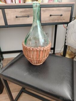 Predám 2l karafu na víno.