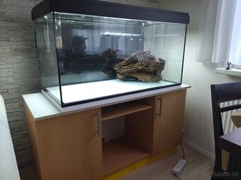 Skrinka pod akvárium