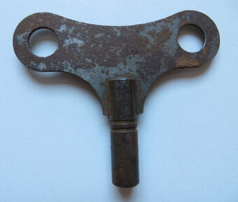 Starý kľúčik k nástenným hodinám