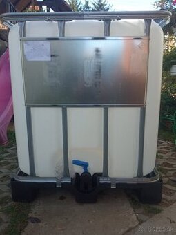 1000 litrová nádrž