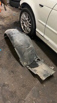 E46 ľavý podblatnik