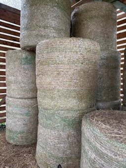 Seno - lucerno trávna miešanka, slama