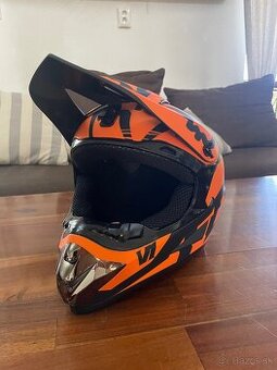 Motocross prilba.