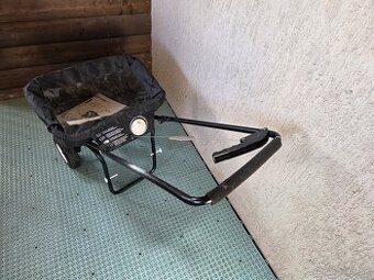 Sejač zahradny na osivo, hnojivo