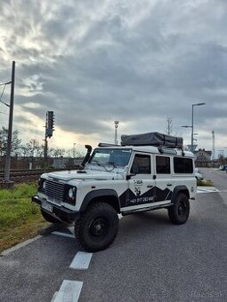 Land rover defender td5 station wagon