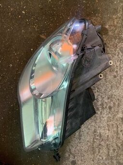 Predam predne svetlo VW Touran lift