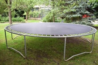 Trampolína