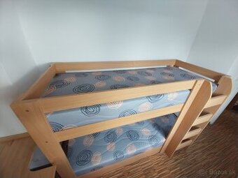 Poschodova posteľ